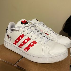 Minnie Mouse Adidas size 7